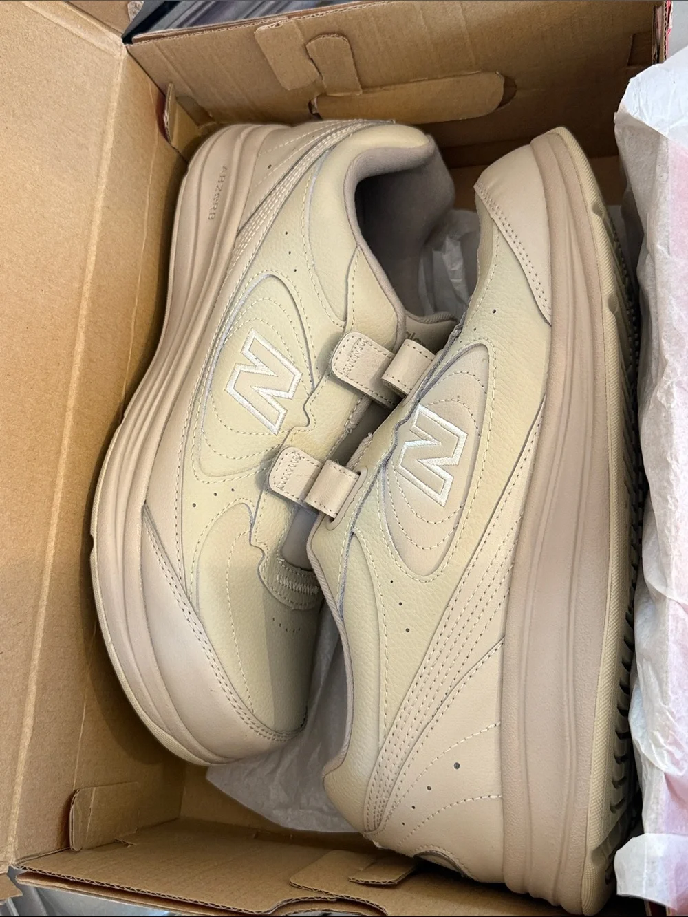 New Balance 577 V1 Bone 10.5 Wide Hook and Loop Sneaker